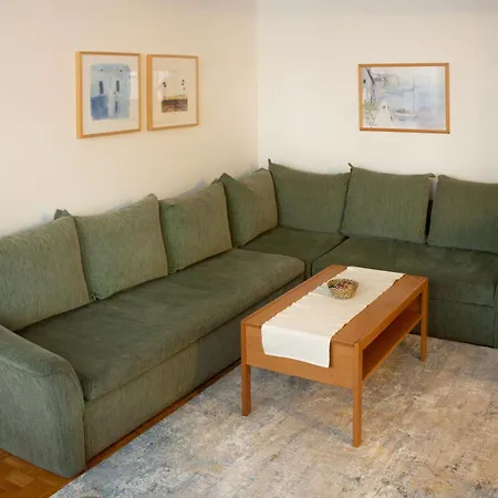Spacious In شقة